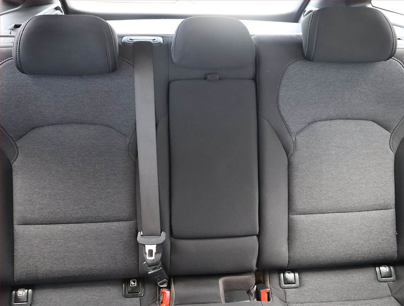 Hyundai i30 (2022) Family 1.5 T-GDI MHEV - fotka 10 z 15