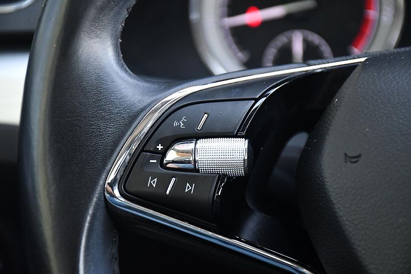 Škoda Superb 1.5TSi 110kW MT CARPLAY  - fotka 29 z 51