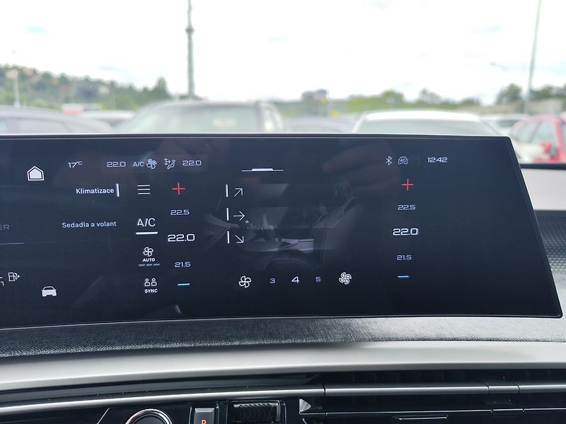 Peugeot 3008 1.2 hybrid/145kW GT e-DCS6 - fotka 25 z 40