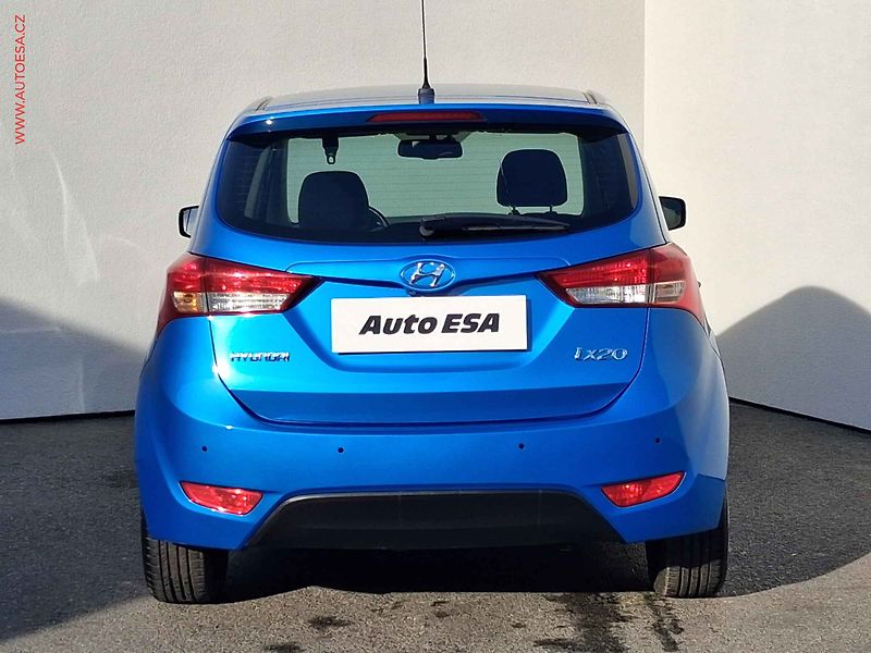 Hyundai ix20 (2018) 1.6i, Trend, navi, +kola - fotka 5 z 17
