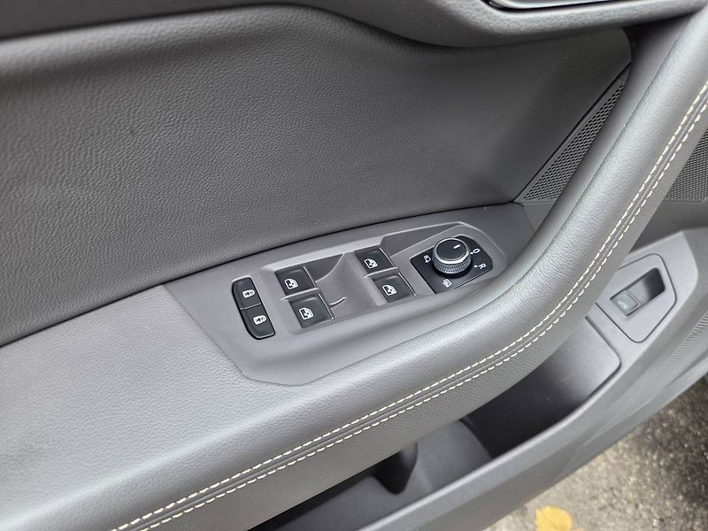 Volkswagen Touareg (2019) 3.0 TDI 210kW Vztduch/Noční vi - fotka 10 z 44