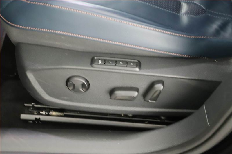 Cupra Formentor (2024) 1.4 e-Hybrid VZ - fotka 14 z 21