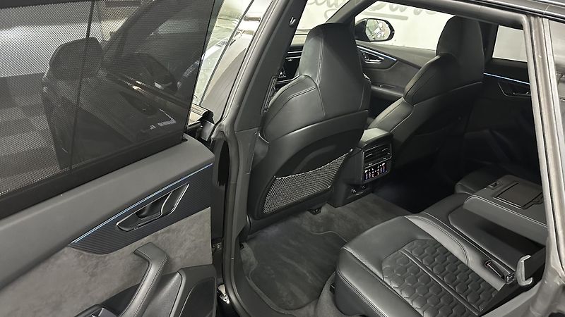 Audi RS Q8 TOP STAV / PLNÁ VÝBAVA  - fotka 26 z 54