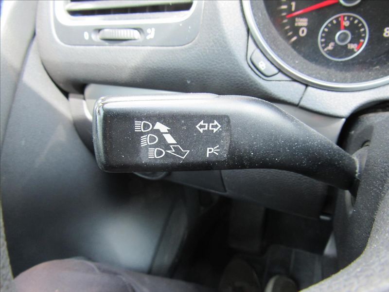 Volkswagen Golf 1,4 i 59kW - fotka 19 z 29