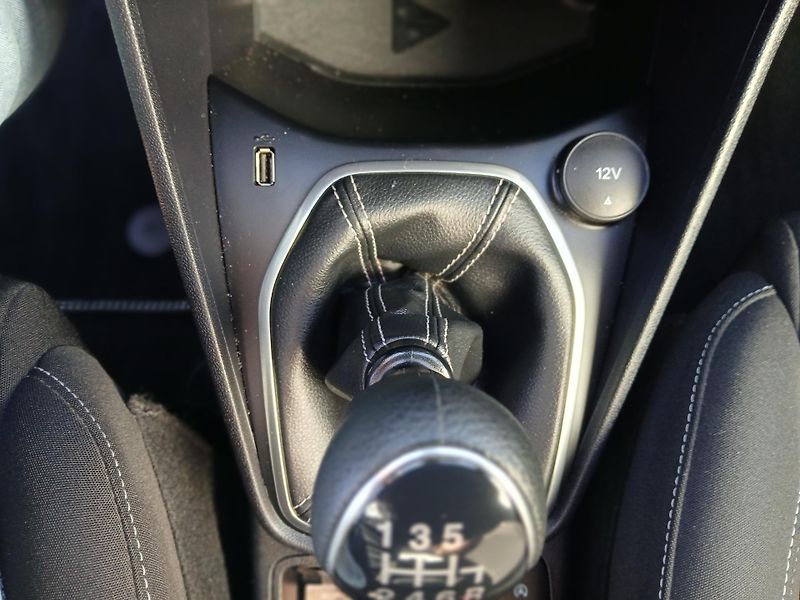 Ford Fiesta (2022) 1,0 EcoBoost Titanium 74 kW 6 - fotka 15 z 20