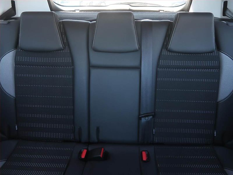 Peugeot 2008 (2017) 1.2 PureTech, Serv.kniha, Navi - fotka 10 z 13