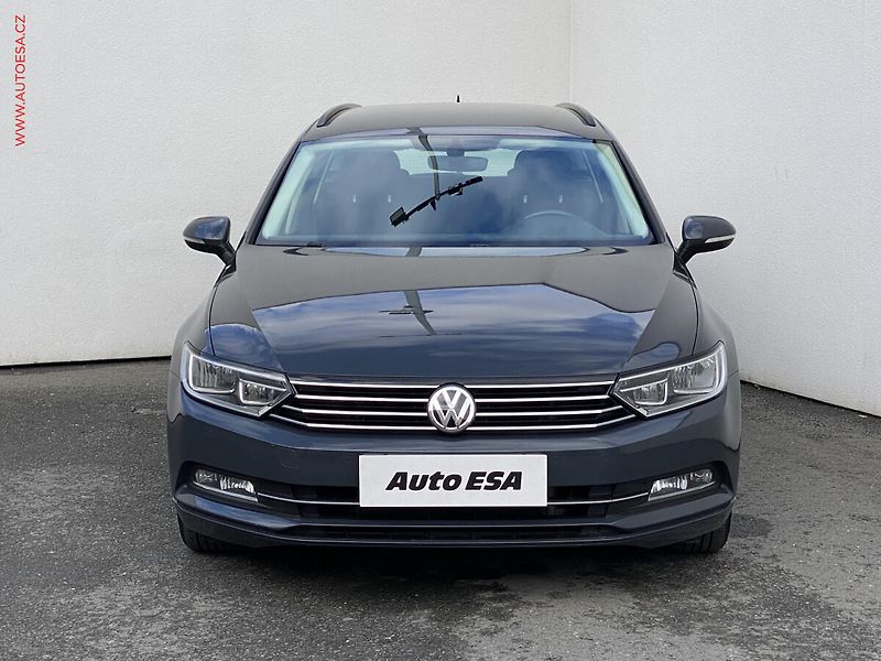 Volkswagen Passat (2015) 2.0 TDi, Comfortline, navi - fotka 2 z 18