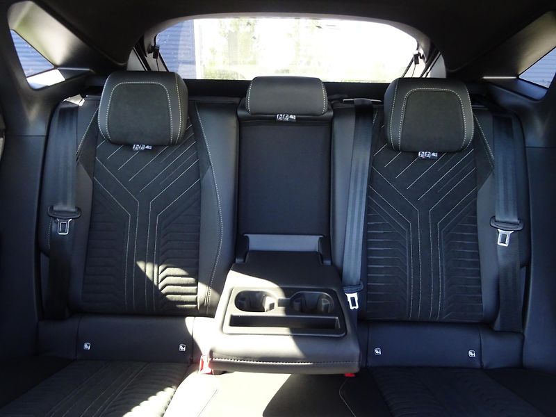 Peugeot 3008 (2026) GT Elektromotor 157kW / 210k - fotka 17 z 51