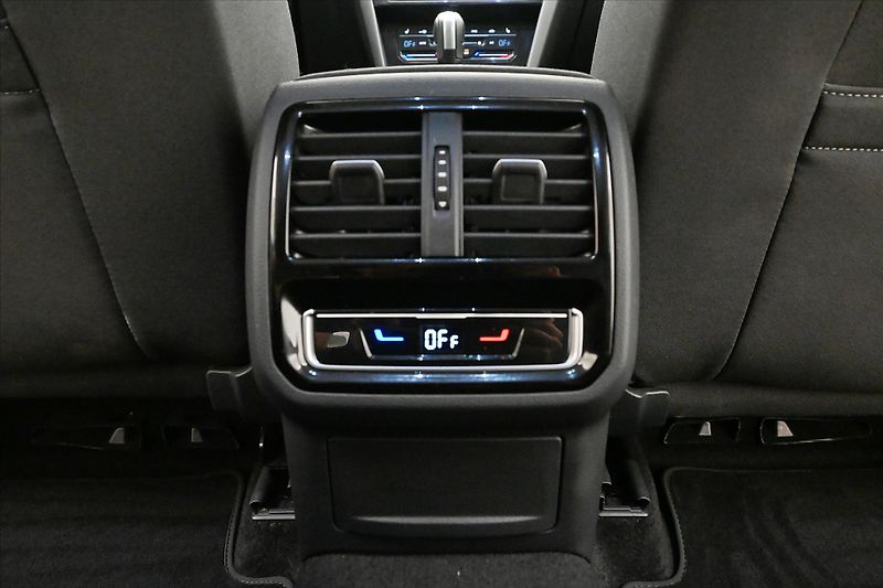 Volkswagen Passat 2,0 TDI 110kW DSG Business Zár - fotka 22 z 31