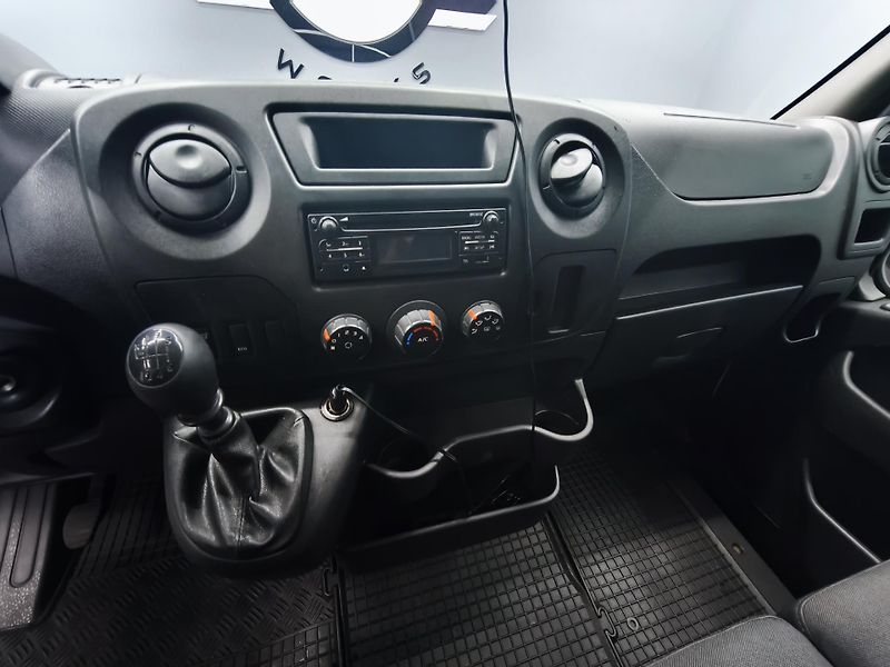 Renault Master (2019) 2.3, L3H2, klima, kamera - fotka 24 z 28