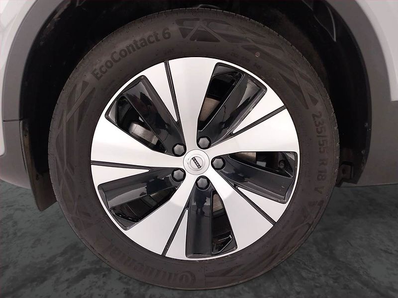 Volvo XC40 (2024) B4 - fotka 14 z 24