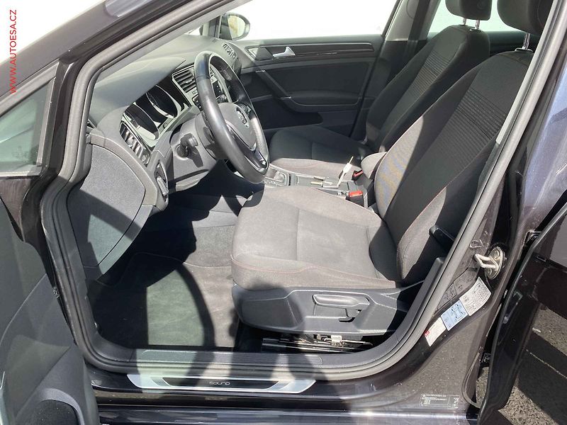Volkswagen Golf (2017) 2.0 TDi, Sound, DSG, LED, TZ - fotka 9 z 16