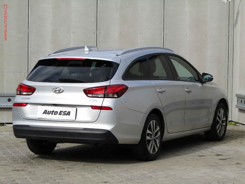 Hyundai i30 (2018) 1.0 T-GDi, 1.maj,ČR, Go! - fotka 4 z 20