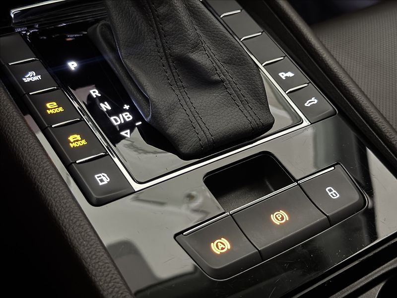Škoda Superb 1,4 TSi  DSG iV L&K LED Assist - fotka 46 z 50
