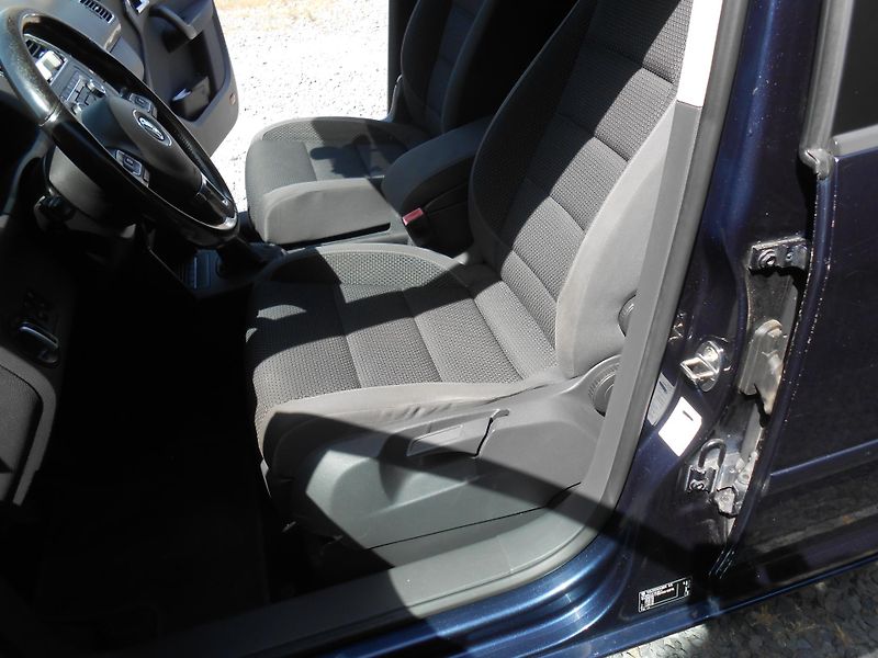 Volkswagen Touran 1.6TDi, NAVI,7Míst!!! - fotka 26 z 43
