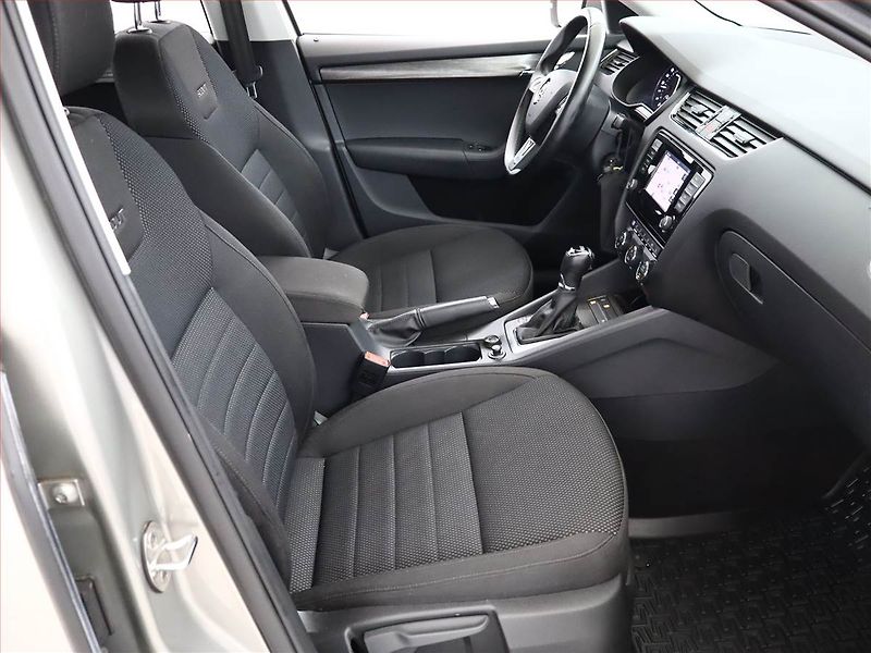 Kia XCeed (2023) TOP 1.5 T-GDI, ČR,1.maj - fotka 9 z 21