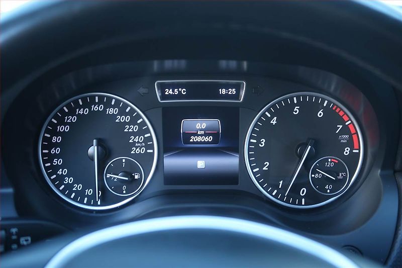 Mercedes-Benz Třídy A (2014) A 180, Park. senzory - fotka 11 z 19