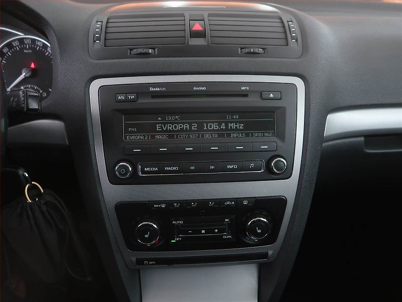 Škoda Octavia (2012) 1.6 TDI, nová STK, v provozu - fotka 12 z 17