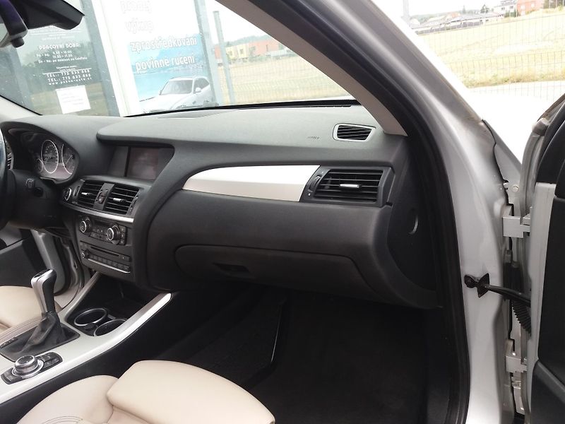 BMW X3 2.0D,4X4,XENONY,PANORAMA,NAVI! - fotka 15 z 28