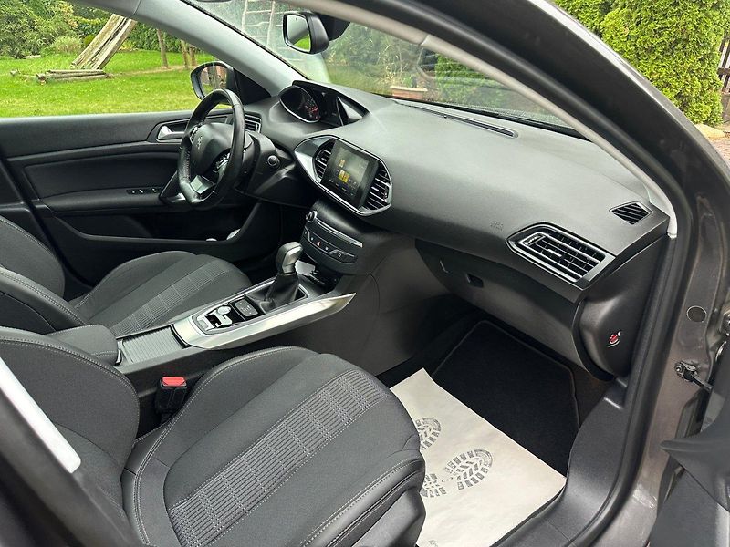 Peugeot 308 (2017) 1.2T 96kw - fotka 17 z 28