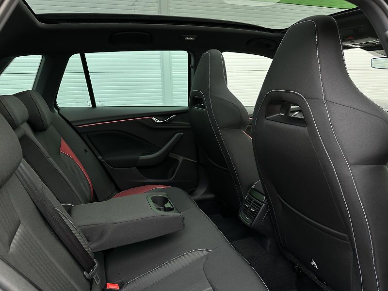 Škoda Kamiq 1.5TSi DSG Monte Carlo V.Cockp - fotka 41 z 48