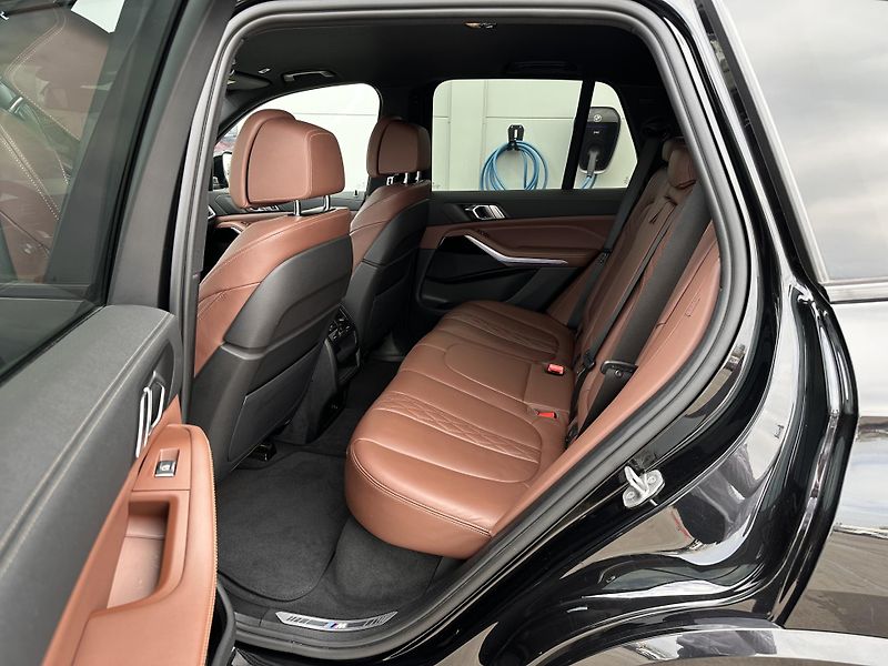 BMW X5 xDrive30d M-Sport - fotka 8 z 27