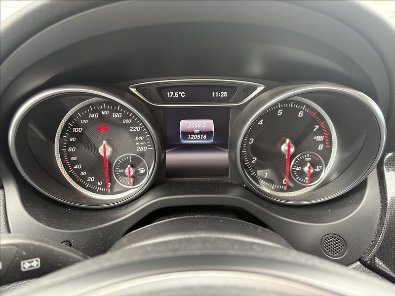 Mercedes-Benz CLA 1,6 180 SB ČR 1.maj - fotka 13 z 16