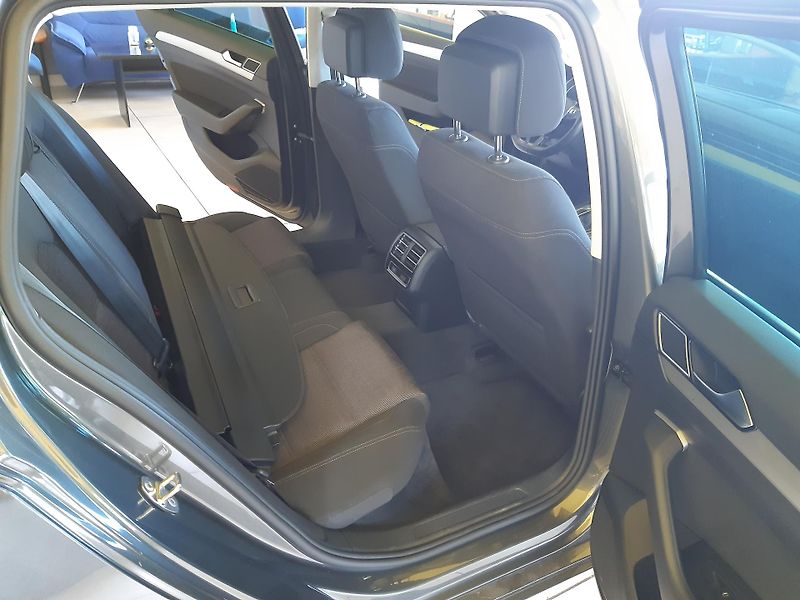 Volkswagen Passat 2.0 TDI COMBI NAVI TEMPOMAT - fotka 19 z 21