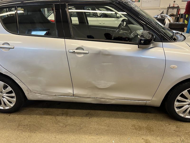 Suzuki Swift 1.2l 69 kW - fotka 7 z 18