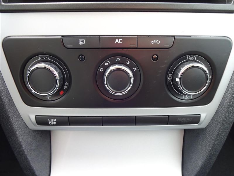 Škoda Octavia II 1,4 TSI 90kW GO MOTORU - fotka 35 z 50