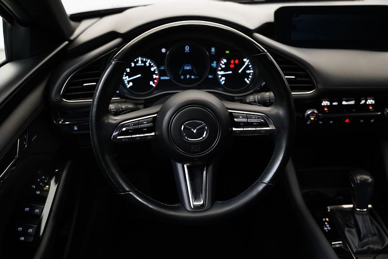 Mazda 3 - fotka 17 z 27