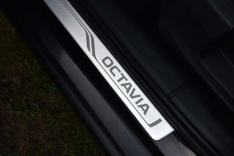 Škoda Octavia 2.0 TDi CR DSG STYLE,NAVI,TEMP - fotka 10 z 50