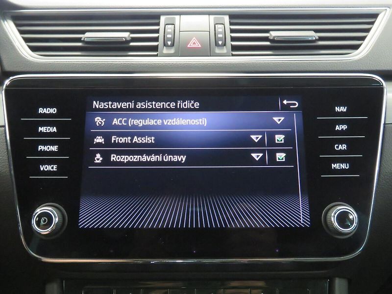 Škoda Superb - fotka 20 z 26