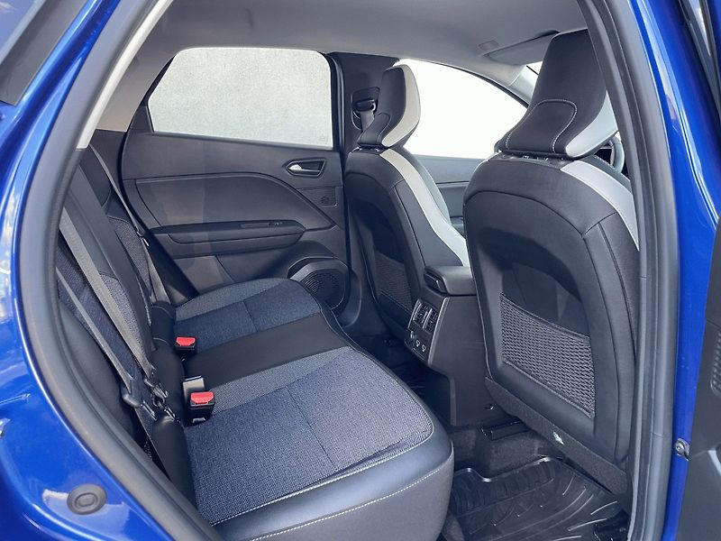 Renault Captur (2023) TECHNO 1,3TCe 140k - fotka 14 z 24