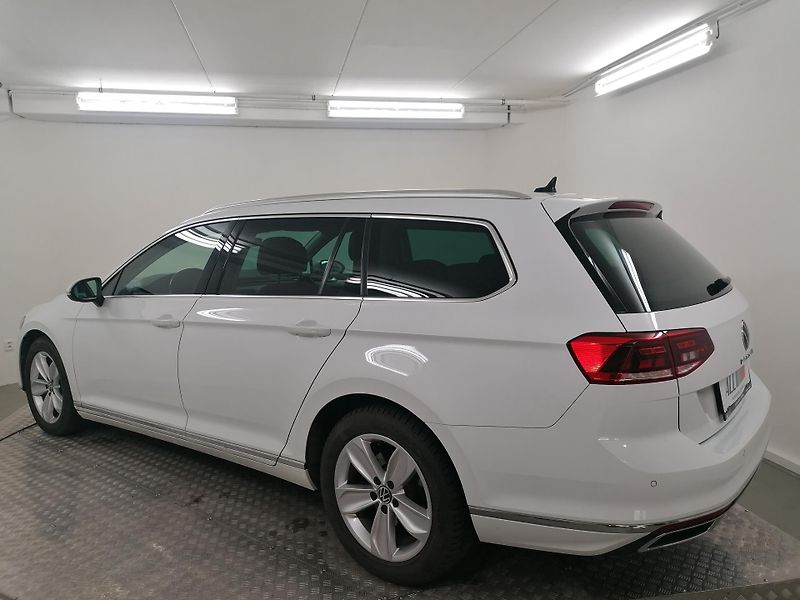 Volkswagen Passat 2,0 TDI DSG ELEGANCE,1.MAJ.ČR - fotka 3 z 16