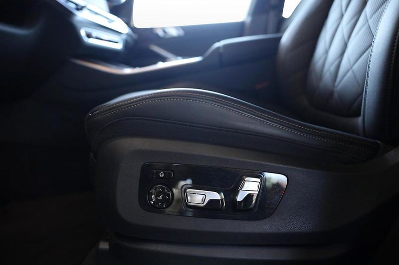 BMW X5 xDrive40i - fotka 31 z 32