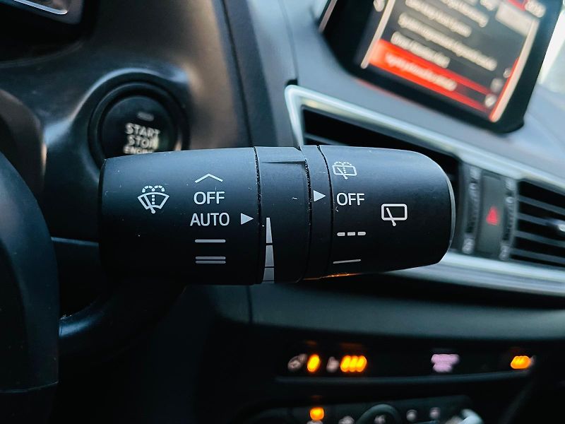 Mazda 3 2.0i AUTOMAT LED KAMERA VÝHŘEV - fotka 43 z 48