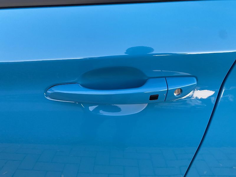 Hyundai Kona ELECTRIC 100kW- VÝHŘEV SEDAČEK - fotka 12 z 43