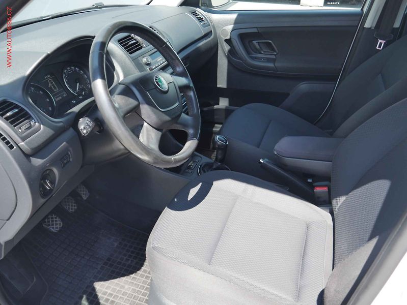 Škoda Fabia (2011) 1.2 TSi, Klima - fotka 9 z 13