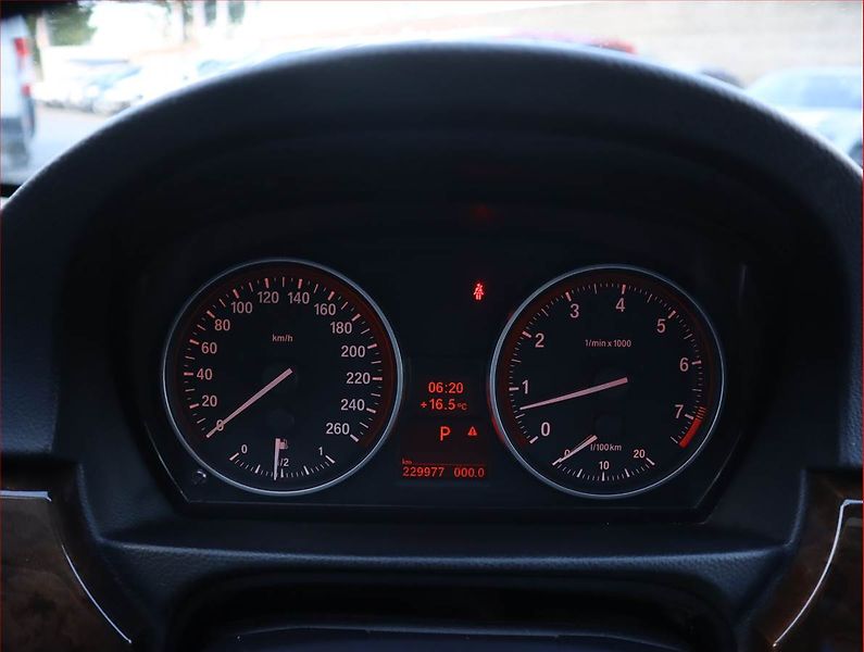 BMW Řada 3 (2010) 330 i, Automat, Serv.kniha - fotka 11 z 20