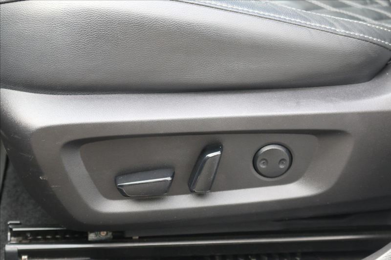 Mitsubishi Outlander 2,4 PHEV, 7míst, Tažné - fotka 17 z 56