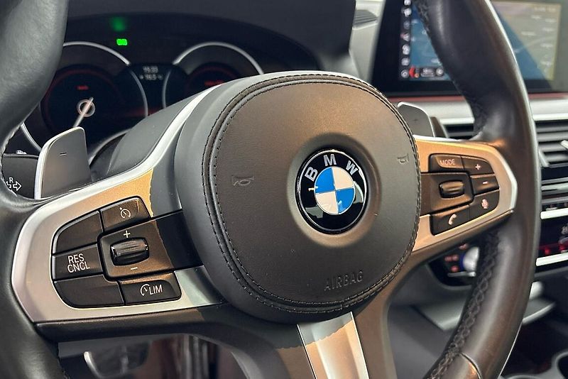 BMW Řada 5 530d xDrive - fotka 21 z 25