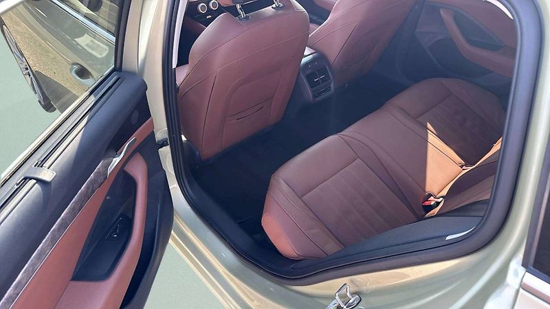 Škoda Superb Combi L&K 2,0 TDI 110kW DSG7/. - fotka 19 z 24