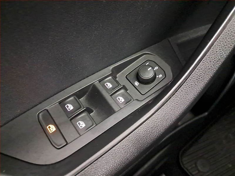 Škoda Karoq (2018) Ambition Plus 1.0 TSI, Navi - fotka 19 z 19