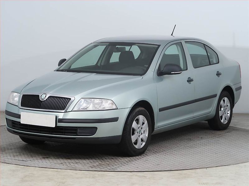 Škoda Octavia (2012) 1.6, nová STK, jezdí výborně - fotka 2 z 12