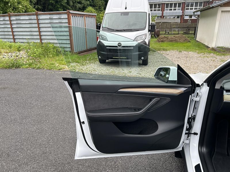 Tesla Model Y LONG RANGE DUAL MOTOR  TZ 92% - fotka 48 z 56