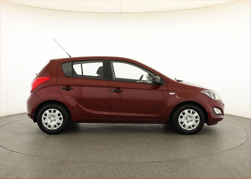 Hyundai i20 (2014) 1.2, Serv.kniha - fotka 6 z 12