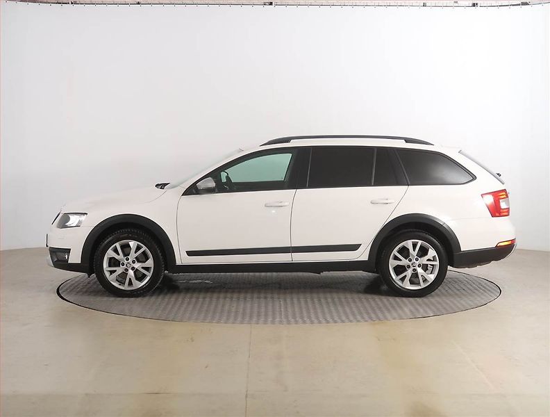 Škoda Octavia (2015) Scout 2.0 TDI, 4X4, Automat - fotka 3 z 17
