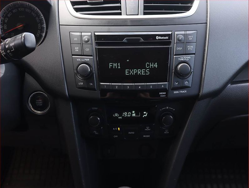 Suzuki Swift (2013) 1.2, Automat, Tempomat - fotka 12 z 17