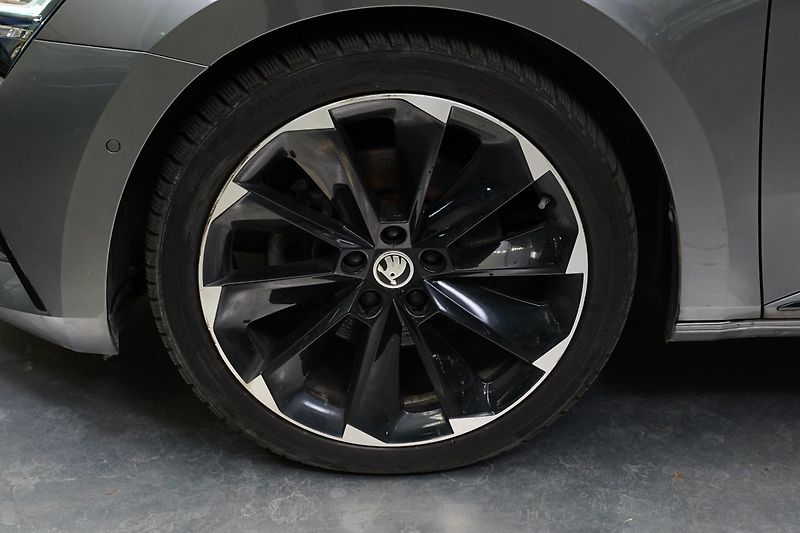 Škoda Superb - fotka 10 z 27